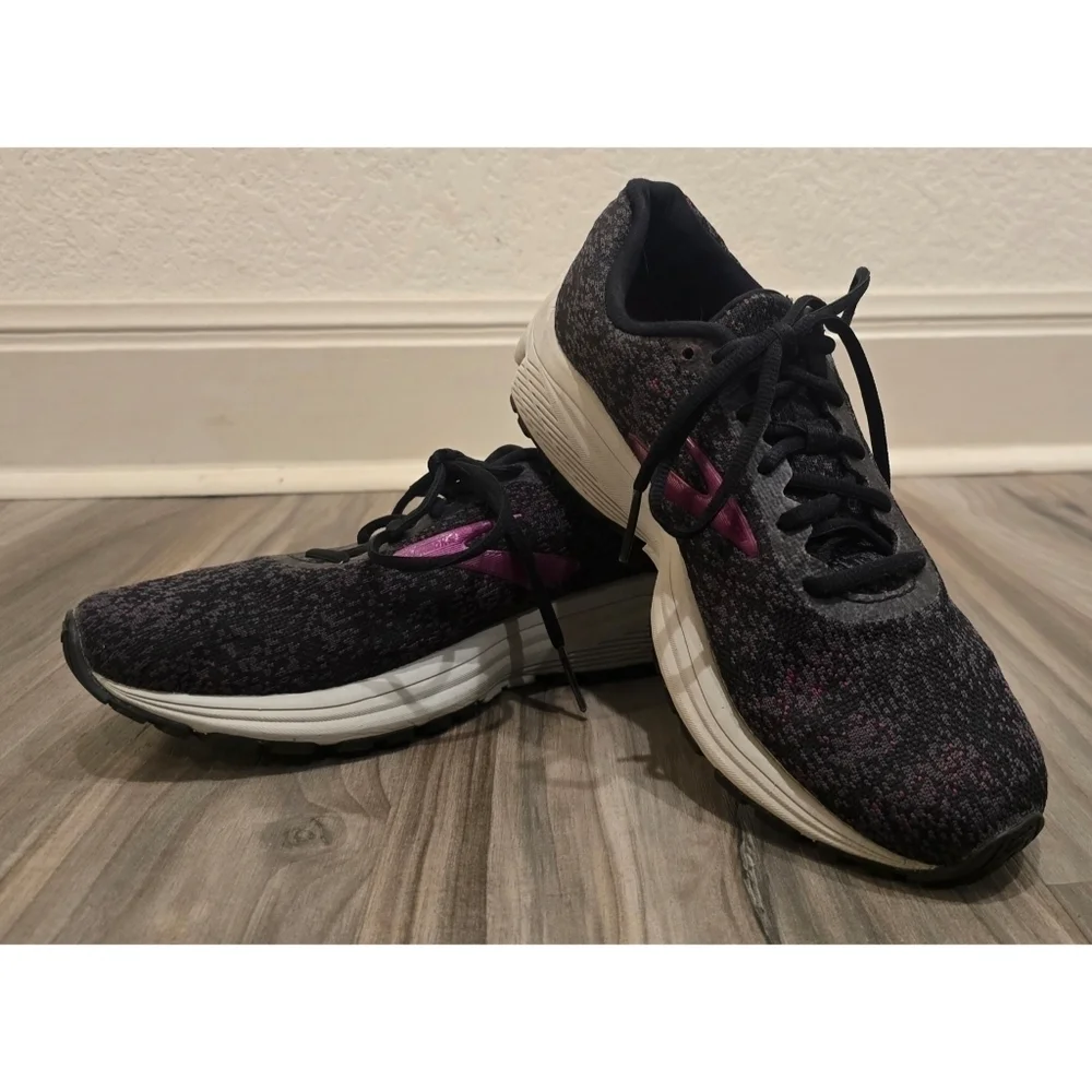 Brooks Women’s Black Anthem 2 Low Cut Athletic Running Sneakers Size 9